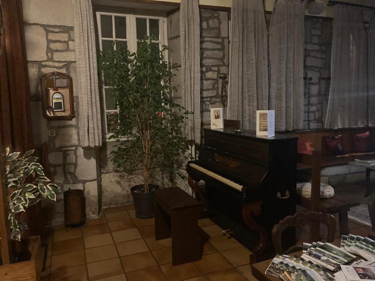 Ancien Hotel Plein De Charme Бом-ле-Дам Екстериор снимка